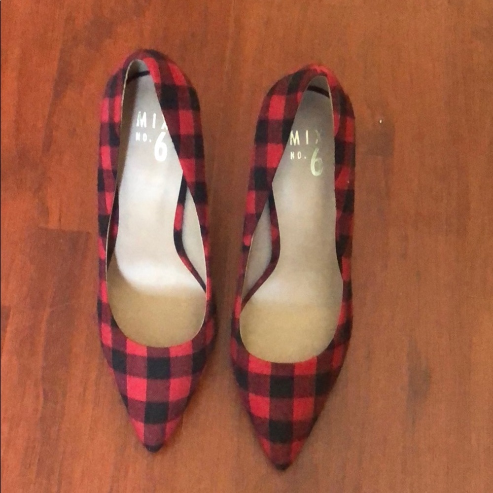 Red plaid pumps